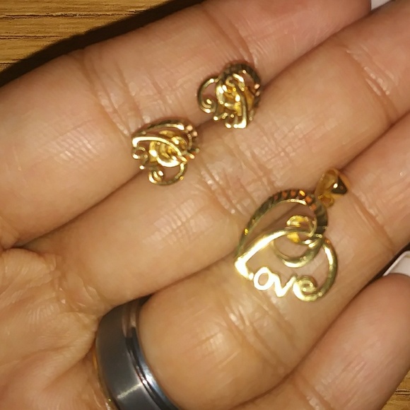 18k Saudi Gold Earring and Pendant - Picture 2 of 3